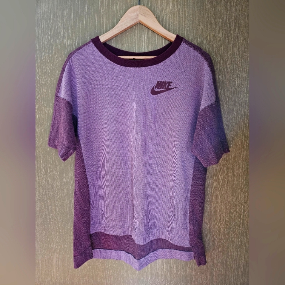 NIKE maroon short-sleeved women's workout shirt size M
